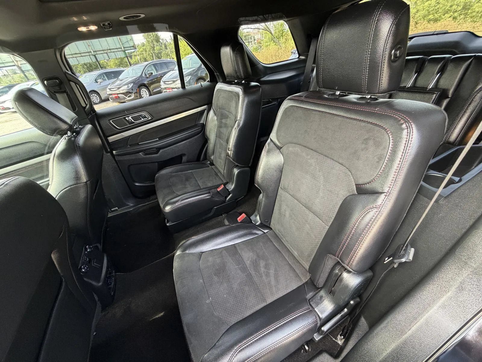 Used 2019 Ford Explorer XLT w/ Equipment Group 202A FWD image 16