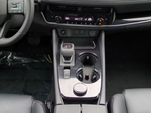 Certified 2025 Nissan Rogue SL image 19