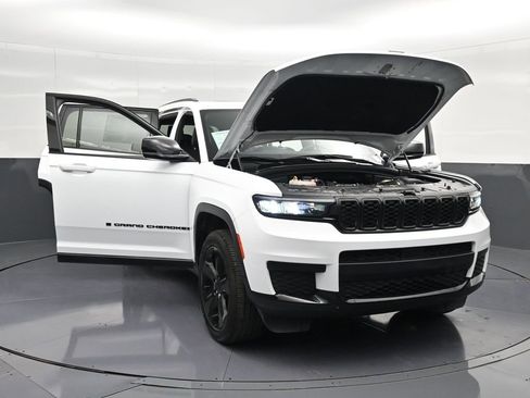 Used 2023 Jeep Grand Cherokee L Laredo RWD image 35