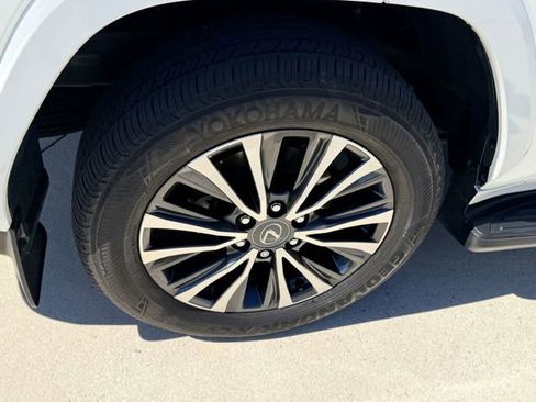 Certified 2024 Lexus LX 600 4WD w/ Premium Package image 12