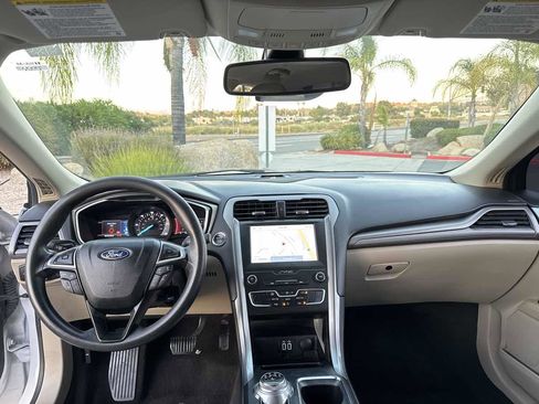 Used 2020 Ford Fusion SE image 6