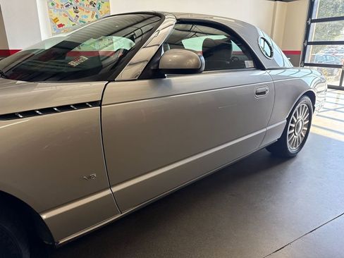 Used 2004 Ford Thunderbird image 61