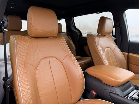 Used 2022 Chrysler Pacifica Pinnacle image 11