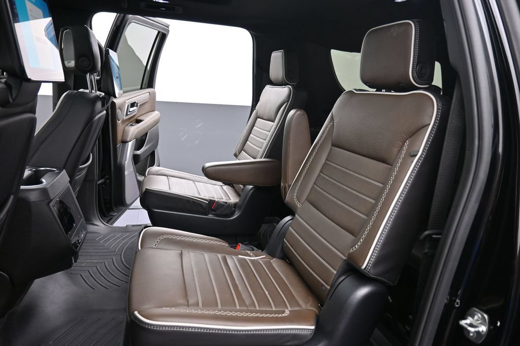 Used 2025 GMC Yukon XL Denali Ultimate w/ LPO, Floor Liner Package AWD/4WD image 16