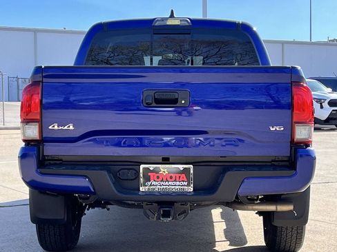 Used 2023 Toyota Tacoma SR5 w/ Technology Package image 5