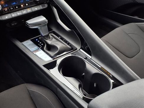 Certified 2025 Hyundai Elantra SEL image 16