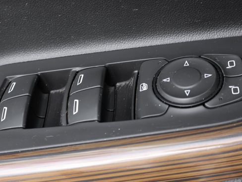 Used 2019 GMC Acadia SLE image 16