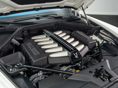 Used 2017 Rolls-Royce Dawn RWD image 48