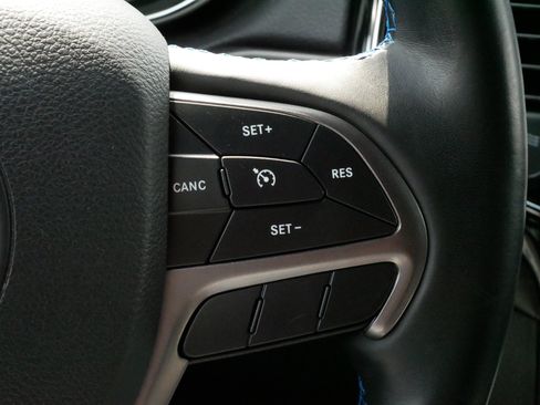 Used 2020 Jeep Grand Cherokee Laredo AWD/4WD image 25