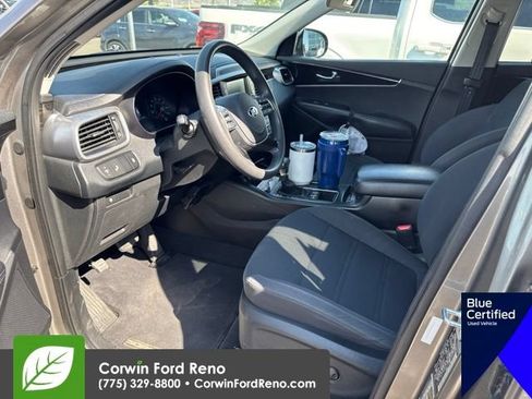 Used 2019 Kia Sorento AWD V6 image 10