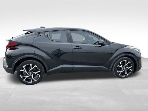Used 2021 Toyota C-HR XLE image 6