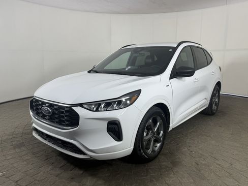 Used 2023 Ford Escape ST-Line FWD image 3