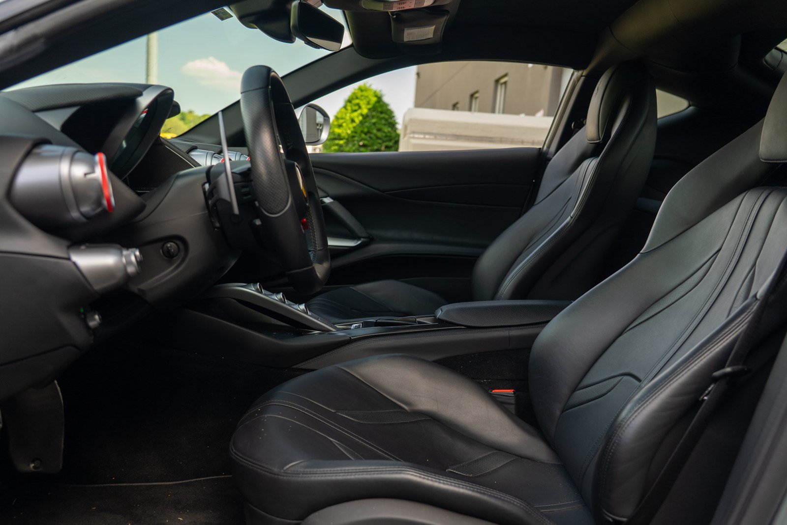 Used 2020 Ferrari 812 Superfast RWD image 32
