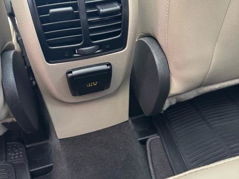 Used 2019 Ford Escape Titanium AWD/4WD image 17