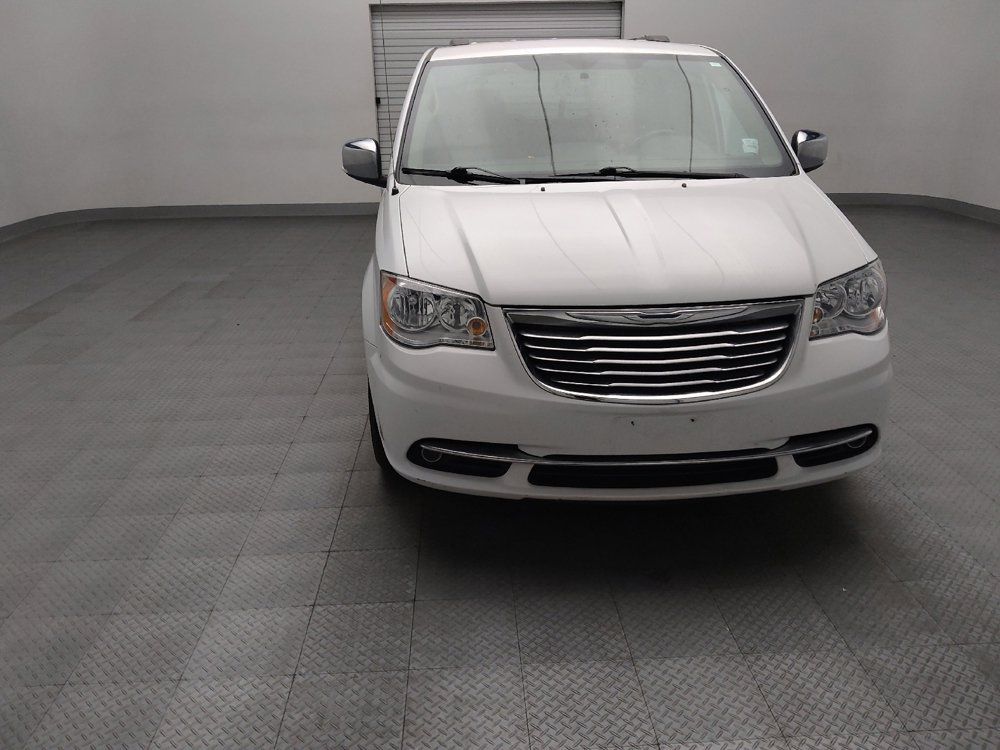 Used 2015 Chrysler Town & Country Touring-L w/ Driver Convenience Group FWD image 14