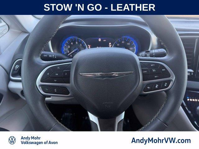 Used 2024 Chrysler Pacifica Touring-L FWD image 19