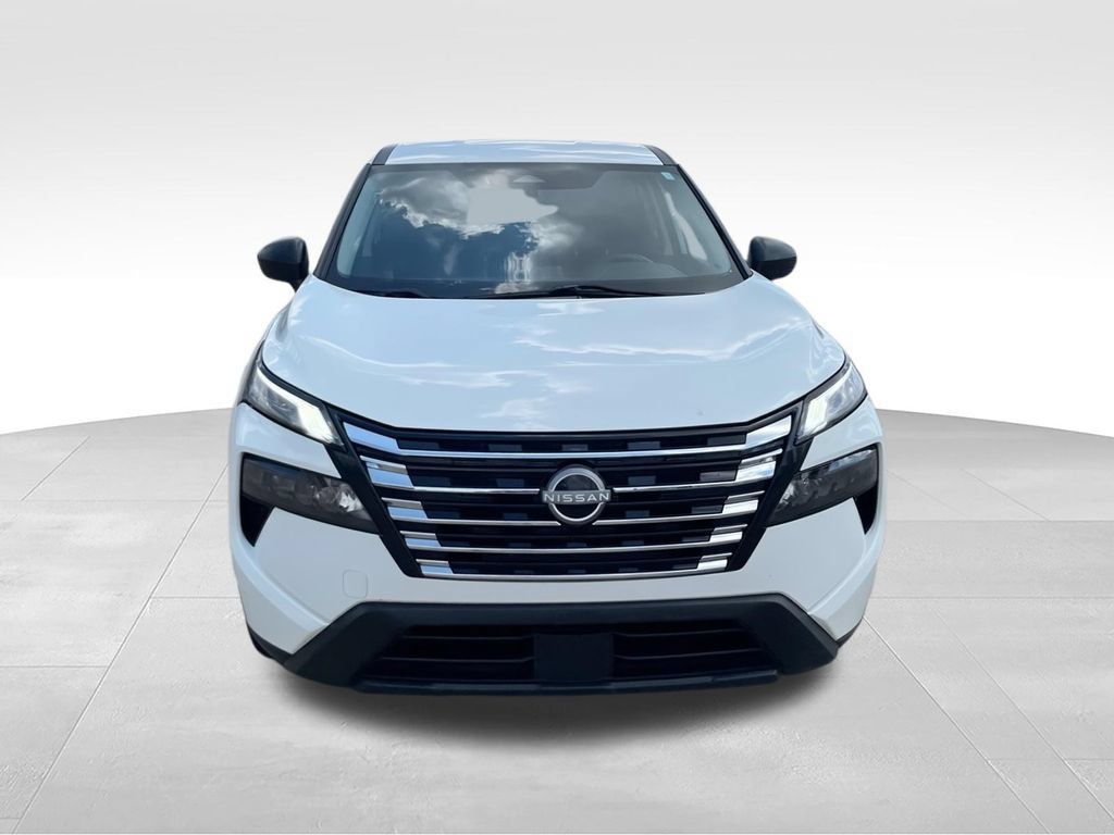 Used 2024 Nissan Rogue S AWD/4WD image 3