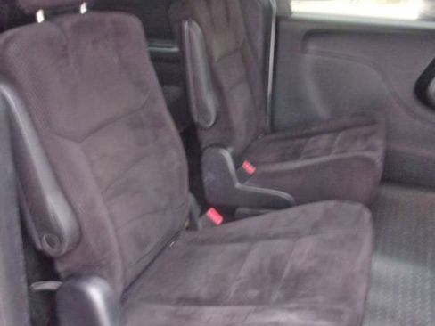 Used 2014 Dodge Grand Caravan SXT w/ UConnect Hands-Free Group FWD image 12