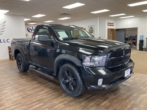 Used 2017 RAM 1500 Express w/ Black Ram 1500 Express Group image 4