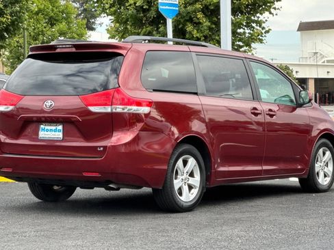 Used 2014 Toyota Sienna LE FWD image 8