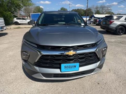 Used 2025 Chevrolet Blazer LT image 3