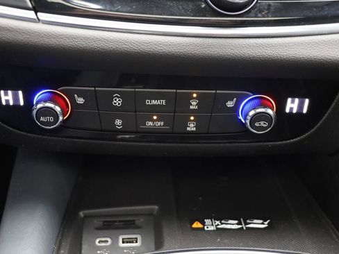 Used 2023 Buick Enclave Essence w/ Experience Buick Package image 24