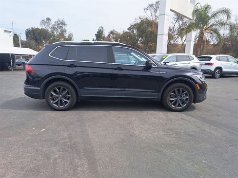 Certified 2022 Volkswagen Tiguan SE w/ Panoramic Sunroof Package image 4