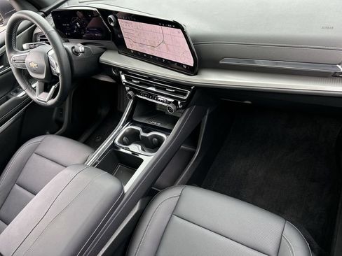 Used 2025 Chevrolet Traverse LT w/ Sun and Wheel Package image 30