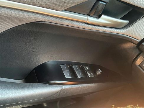 Used 2025 Toyota Camry SE w/ Convenience Package FWD image 34