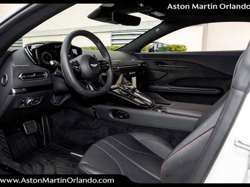 Used 2025 Aston Martin V8 Vantage Coupe image 44