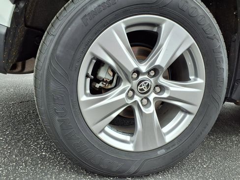 Used 2024 Toyota RAV4 XLE AWD/4WD image 37