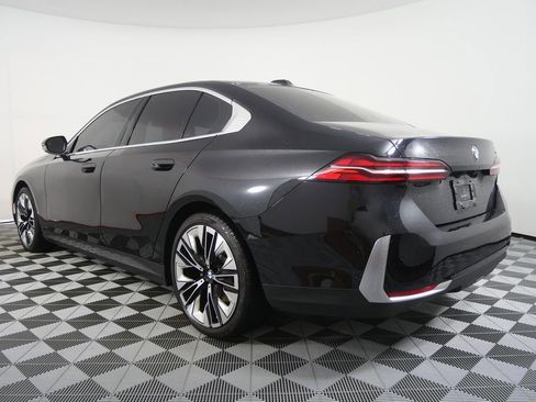 Certified 2024 BMW 530i w/ Convenience Package RWD image 5