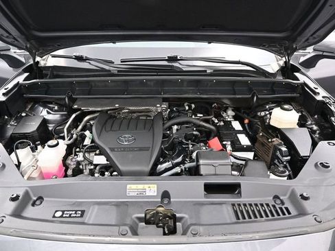 Used 2024 Toyota Highlander XLE image 19