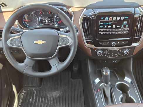 Used 2018 Chevrolet Traverse High Country AWD/4WD image 16
