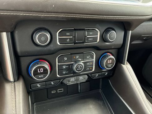 Used 2022 Chevrolet Tahoe LT w/ LT Signature Package RWD image 37