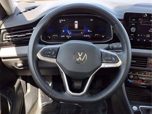 Used 2025 Volkswagen Jetta SE image 19