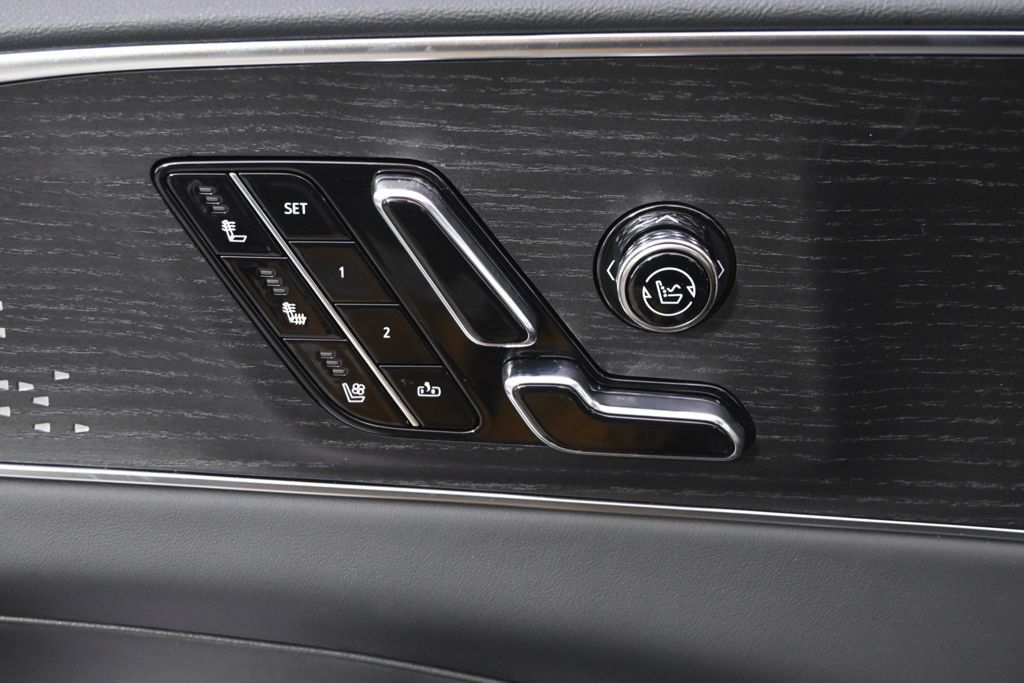 New 2026 Cadillac Lyriq V w/ LPO, Onyx Lite Package AWD/4WD image 14