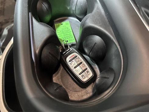 Used 2023 Chrysler Pacifica Touring-L FWD image 26