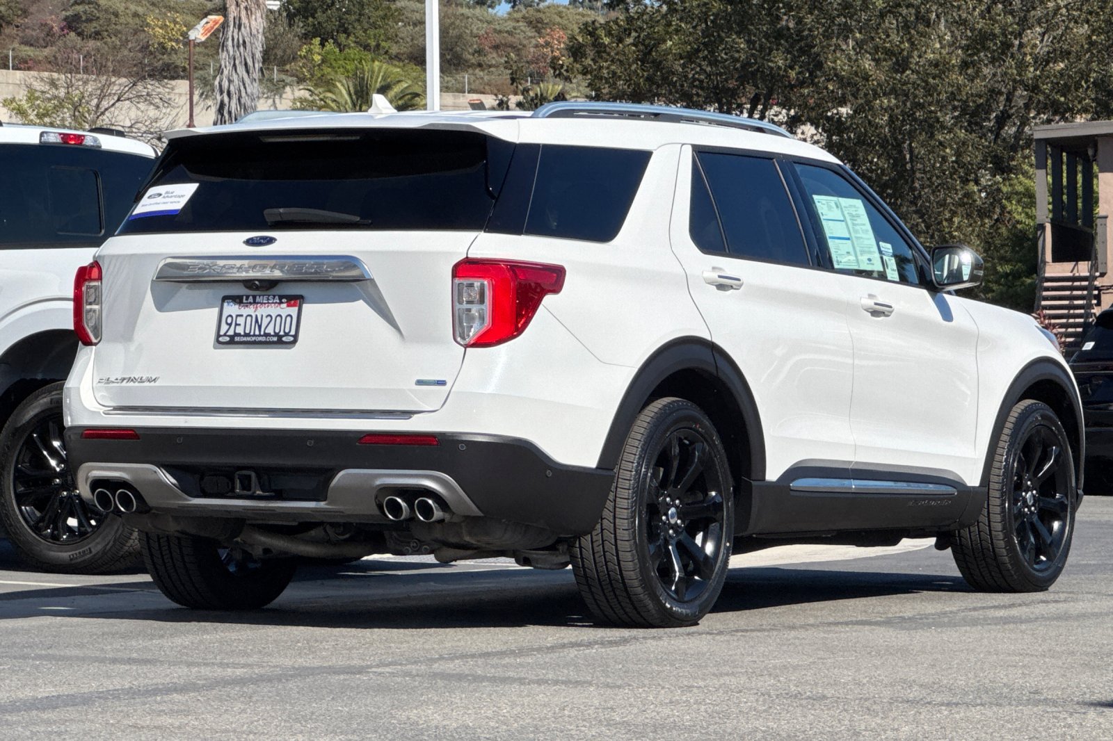 Certified 2020 Ford Explorer Platinum w/ Premium Technology Package AWD/4WD image 3