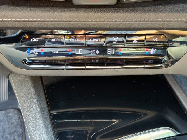 Used 2022 Buick Envision Avenir w/ Technology Package II AWD/4WD image 12