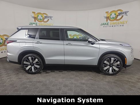 New 2025 Mitsubishi Outlander SE image 8