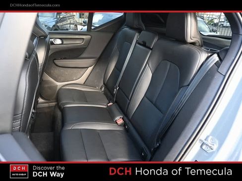 Used 2021 Volvo XC40 T4 Inscription image 38