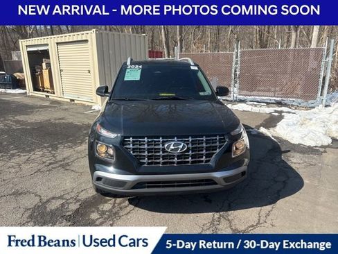 Certified 2024 Hyundai Venue SEL image 2