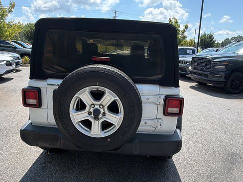 Used 2018 Jeep Wrangler Sport AWD/4WD image 9