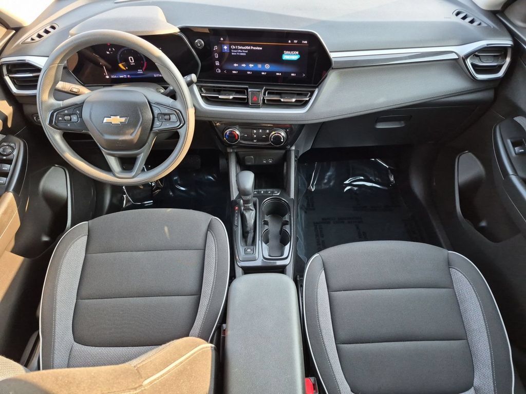 Used 2025 Chevrolet TrailBlazer LT AWD/4WD image 28