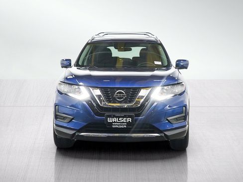 Used 2019 Nissan Rogue SV w/ Premium Package AWD/4WD image 4