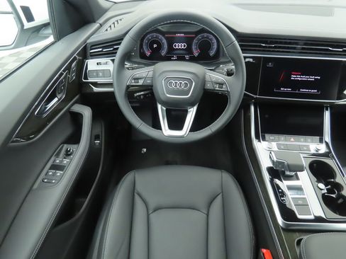 Used 2025 Audi Q8 Premium Plus w/ Premium Plus Package image 11