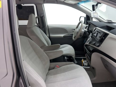 Used 2012 Toyota Sienna LE FWD image 16
