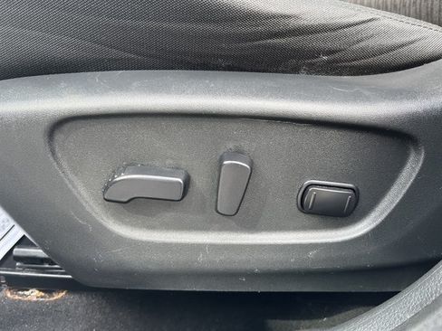 Used 2018 Nissan Rogue SV AWD/4WD image 20