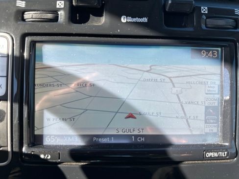 Used 2012 Nissan Leaf SV image 21